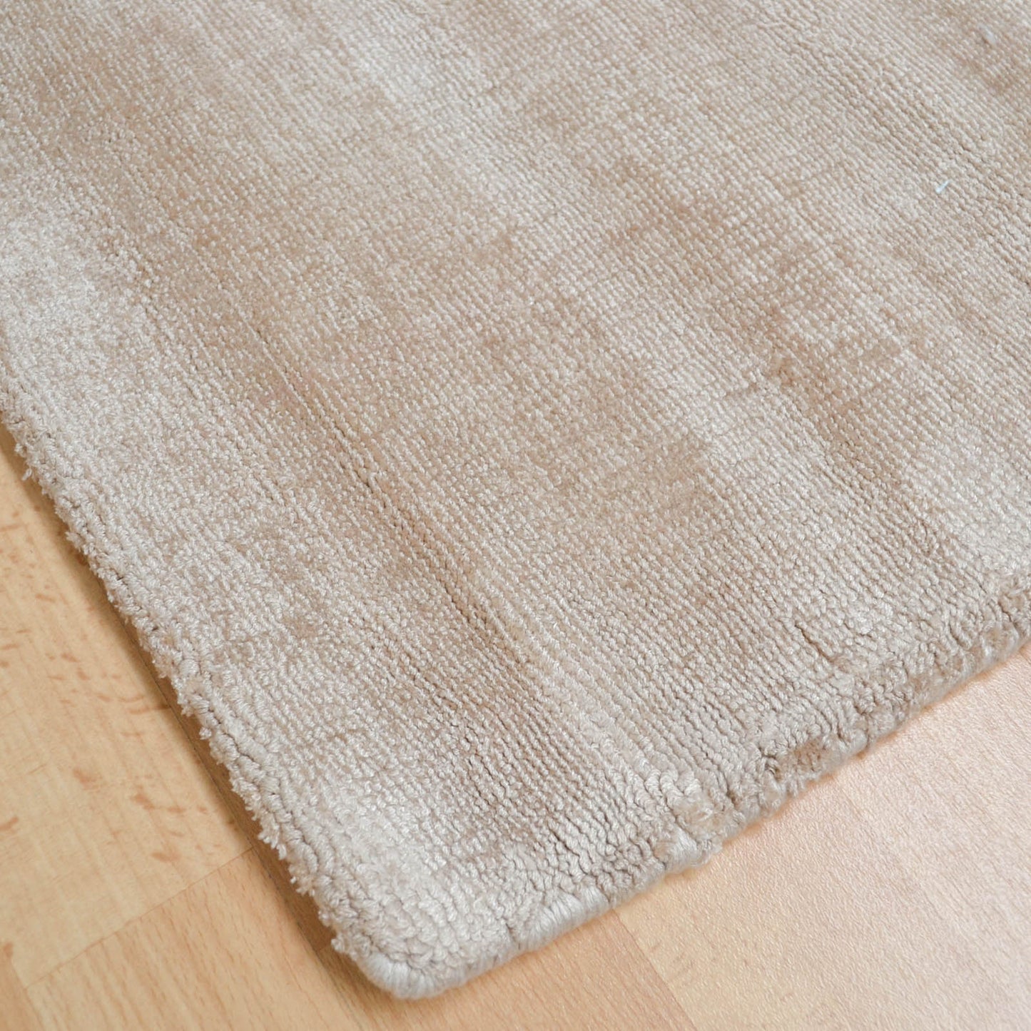 Blade Plain Modern Vintage Distressed Rugs in Champagne Gold