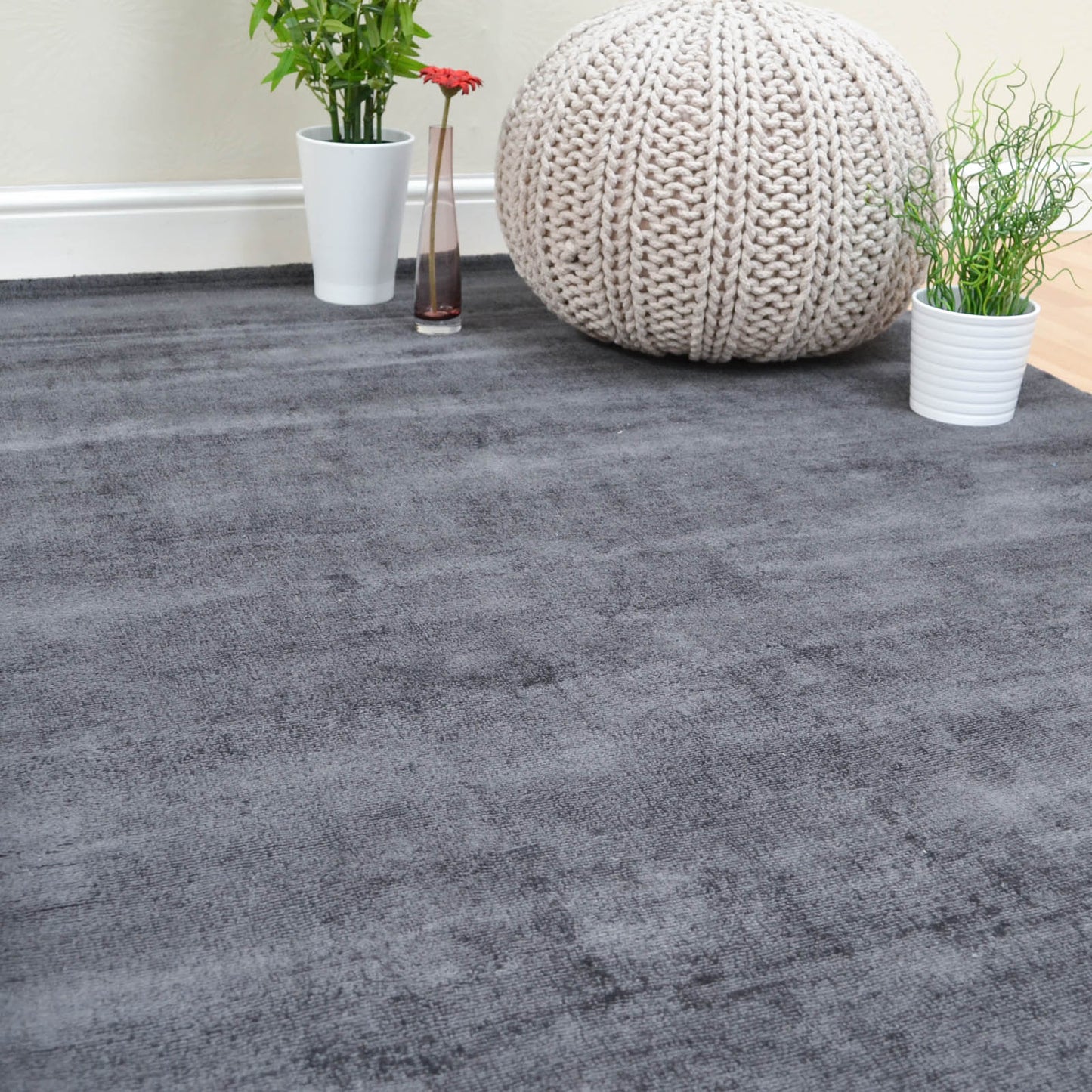 Blade Plain Modern Vintage Distressed Rugs in Charcoal Grey