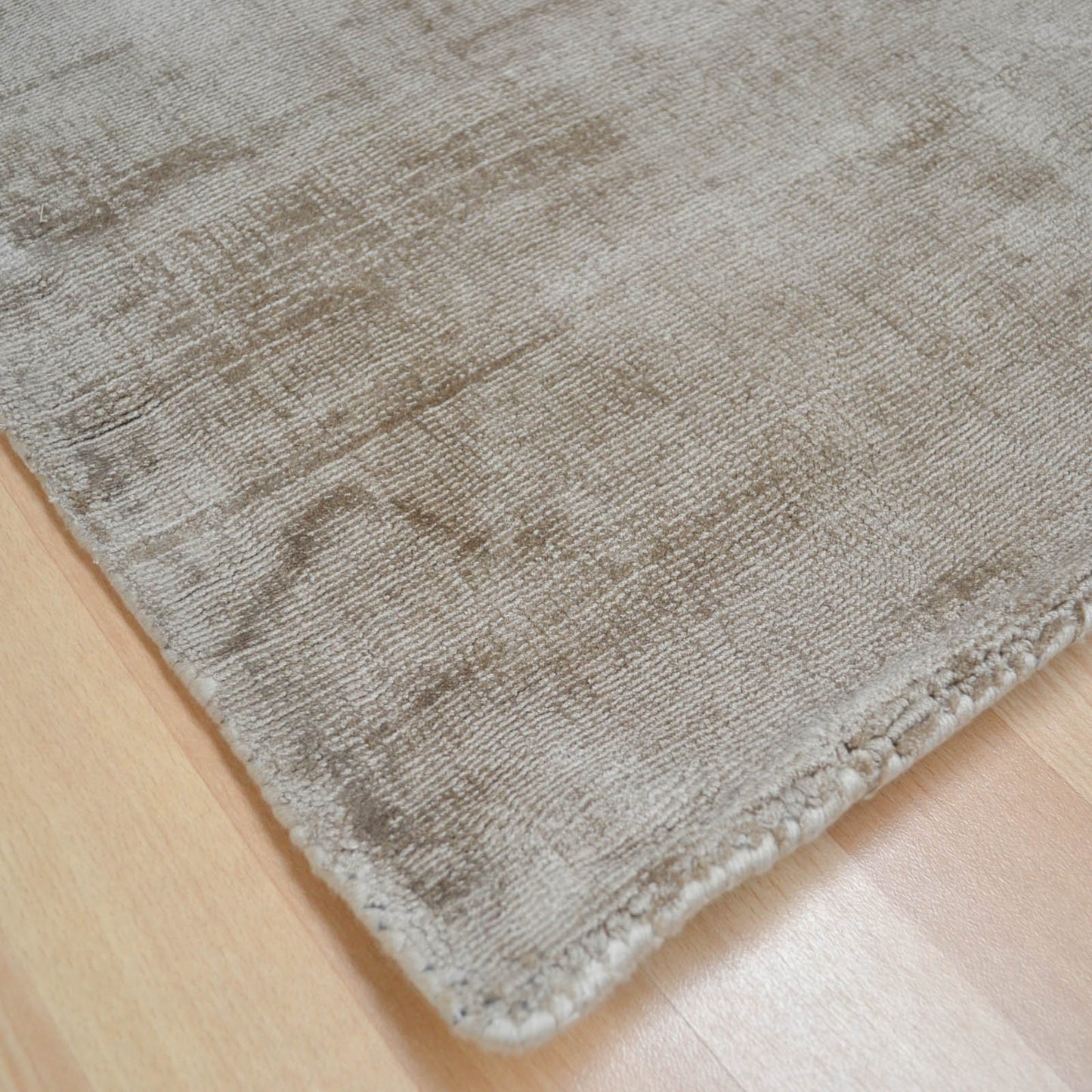 Blade Plain Modern Vintage Distressed Rugs in Mocha