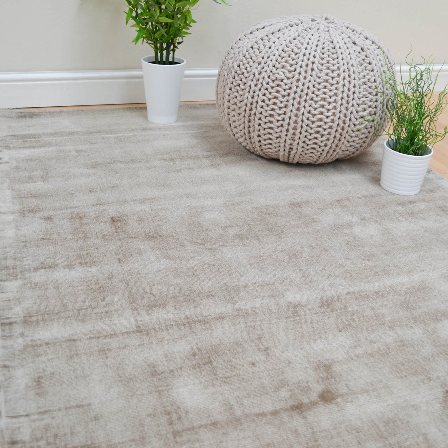 Blade Plain Modern Vintage Distressed Rugs in Mocha