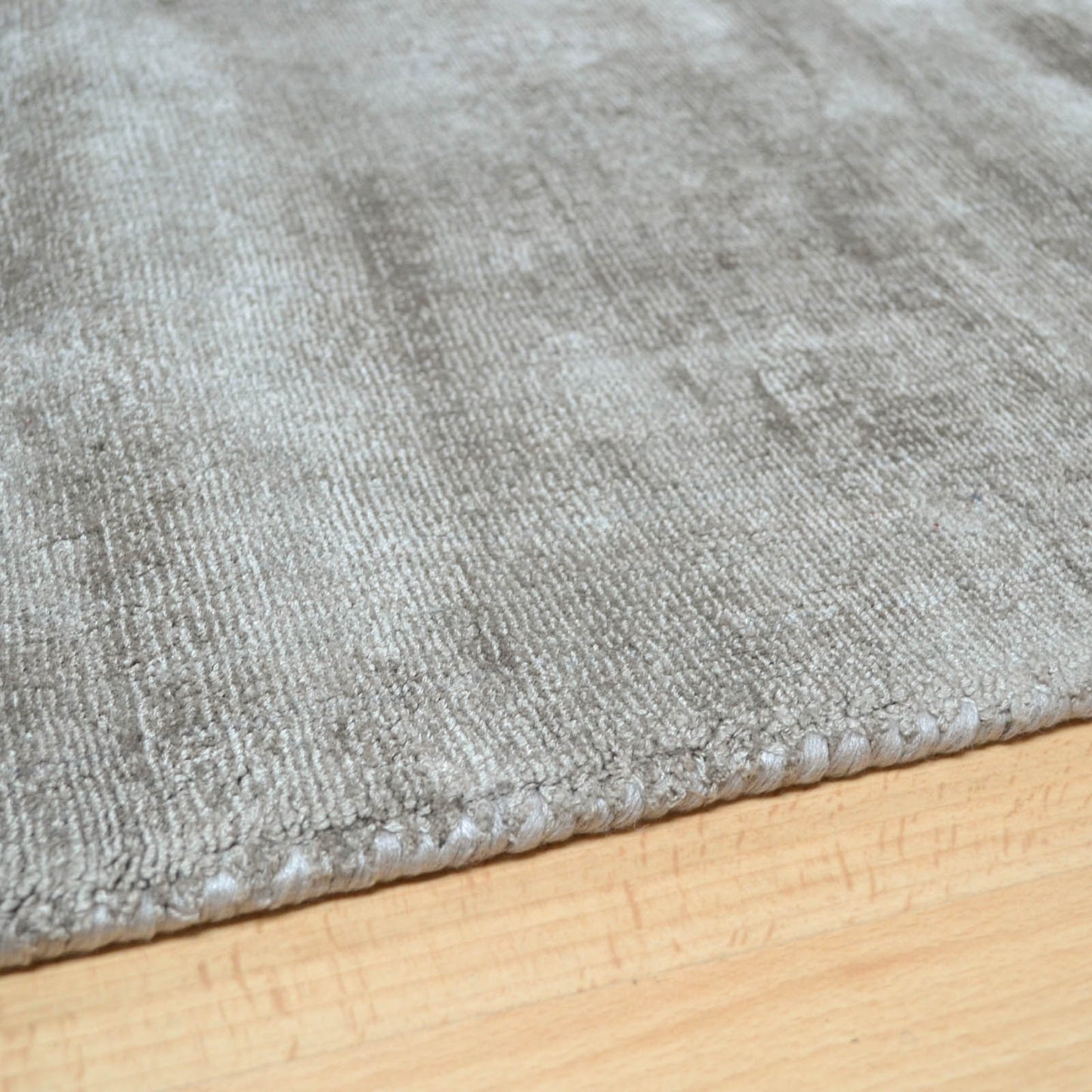 Blade Plain Modern Vintage Distressed Rugs in Moleskin Brown