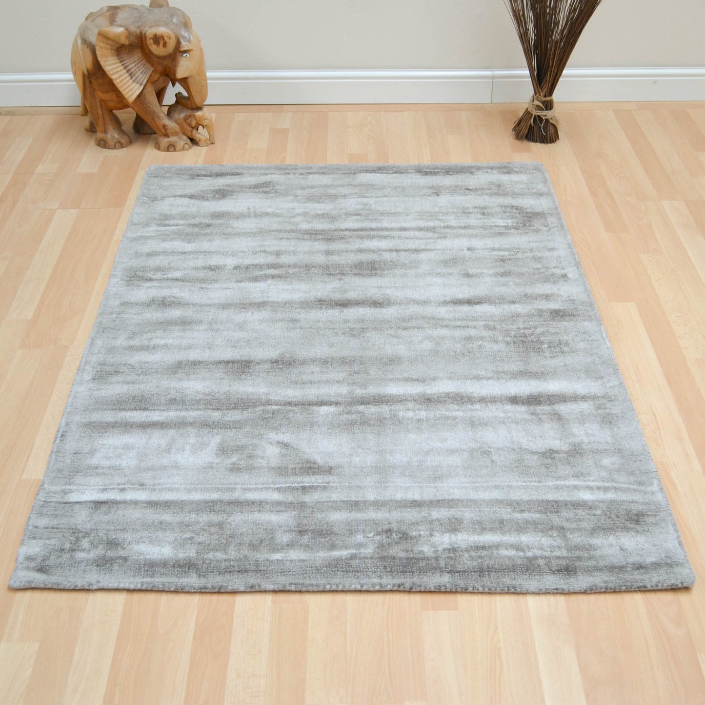 Blade Plain Modern Vintage Distressed Rugs in Moleskin Brown