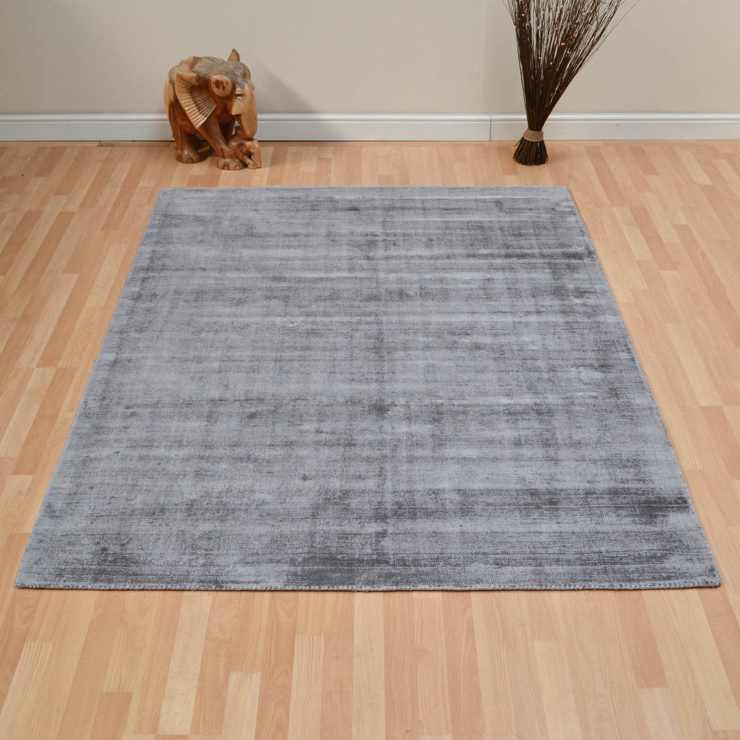 Blade Plain Modern Vintage Distressed Rugs in Silver Grey