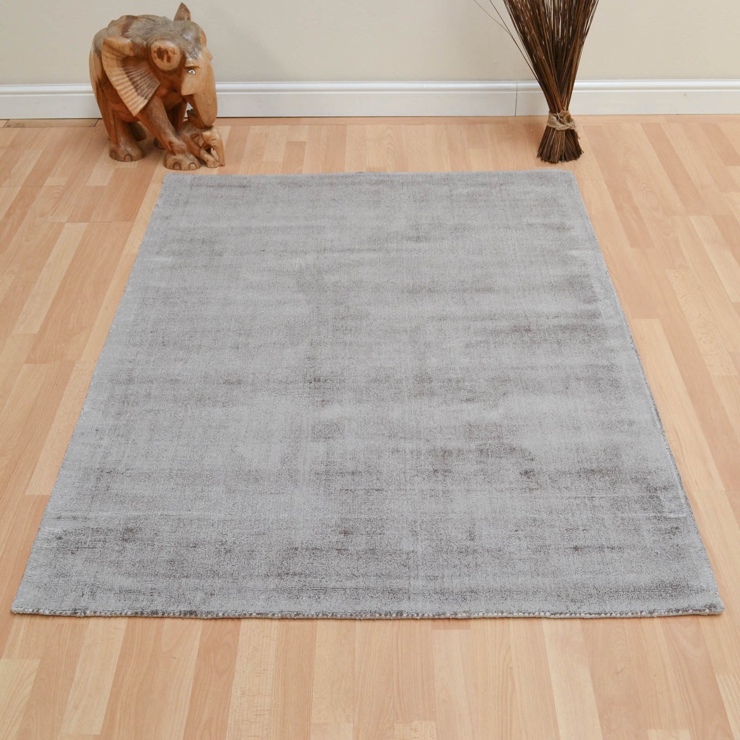 Blade Plain Modern Vintage Distressed Rugs in Smoke