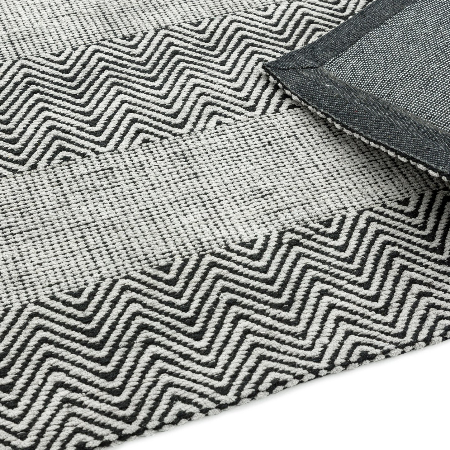 Ives Modern Chevron Pattern Hallway Runner Rug in Grey