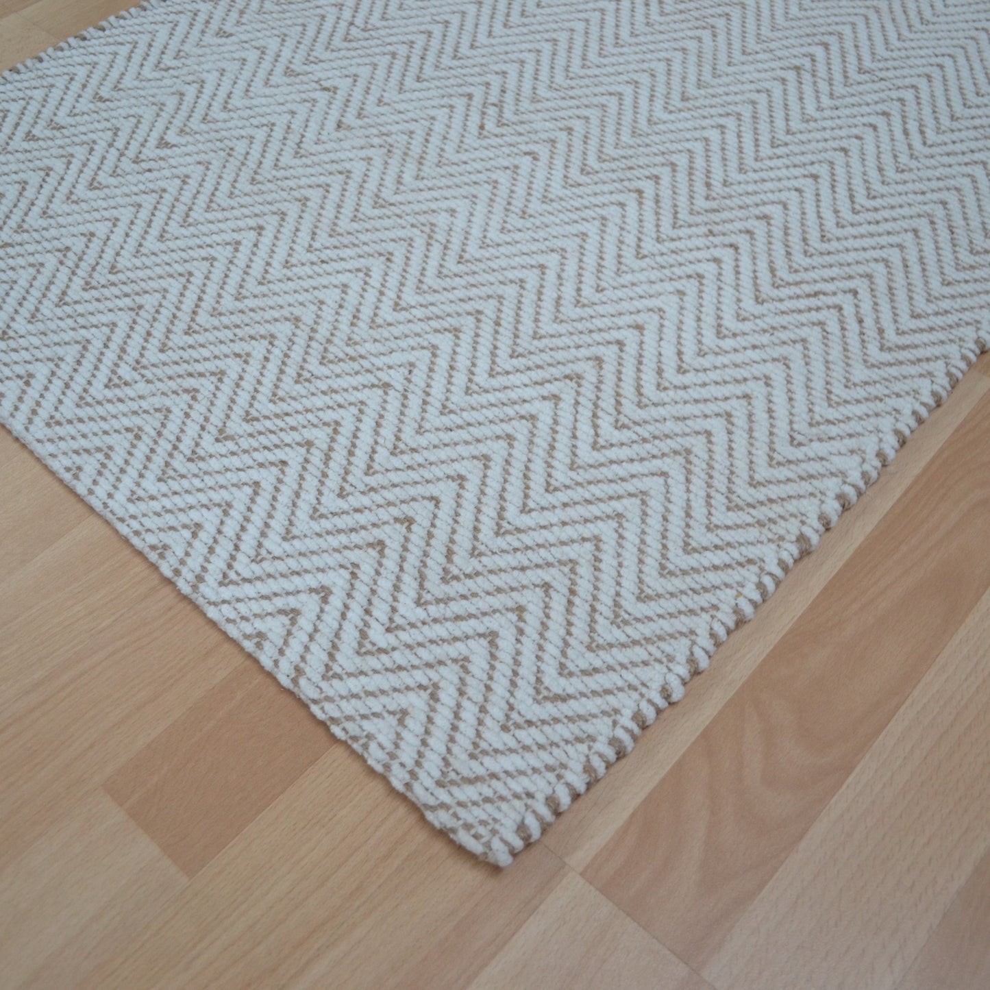 Ives Modern Chevron Pattern Hallway Runner Rug in Natural Cream