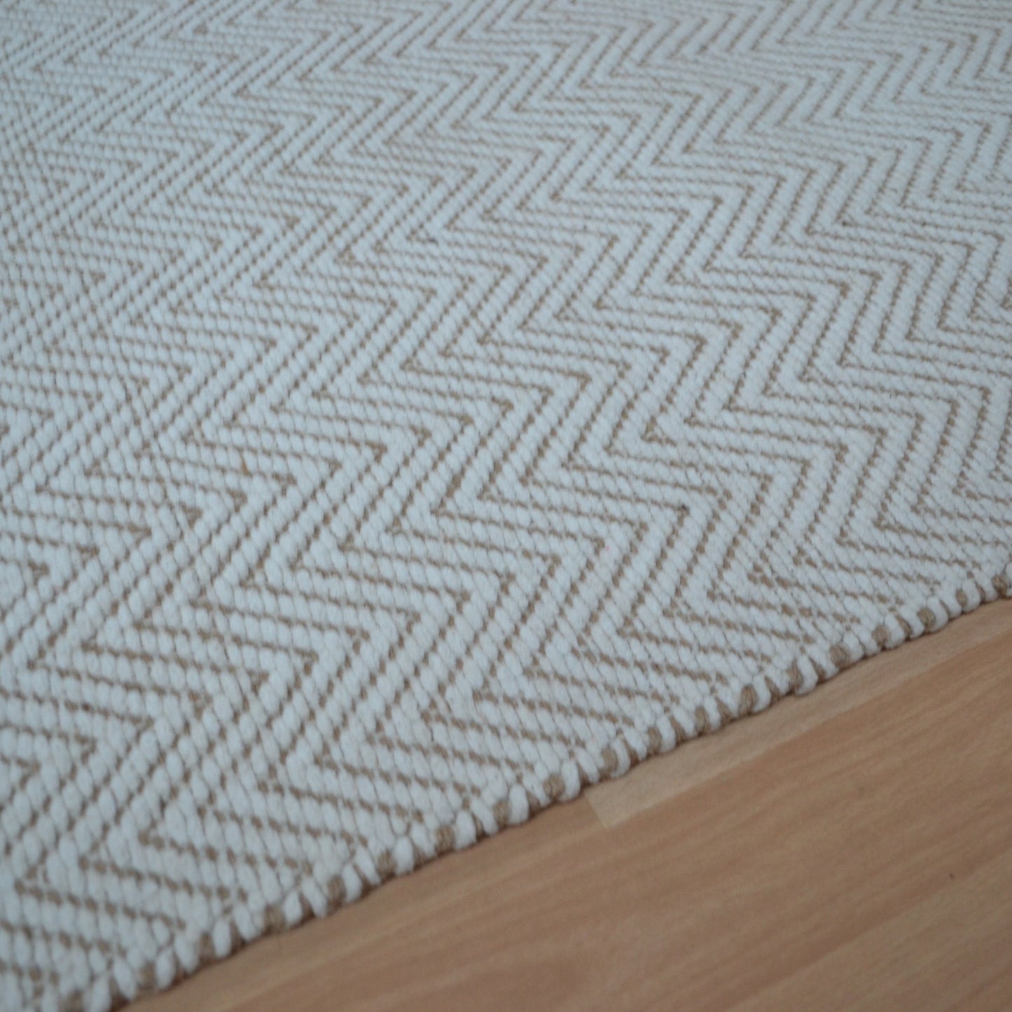 Ives Modern Chevron Pattern Hallway Runner Rug in Natural Cream