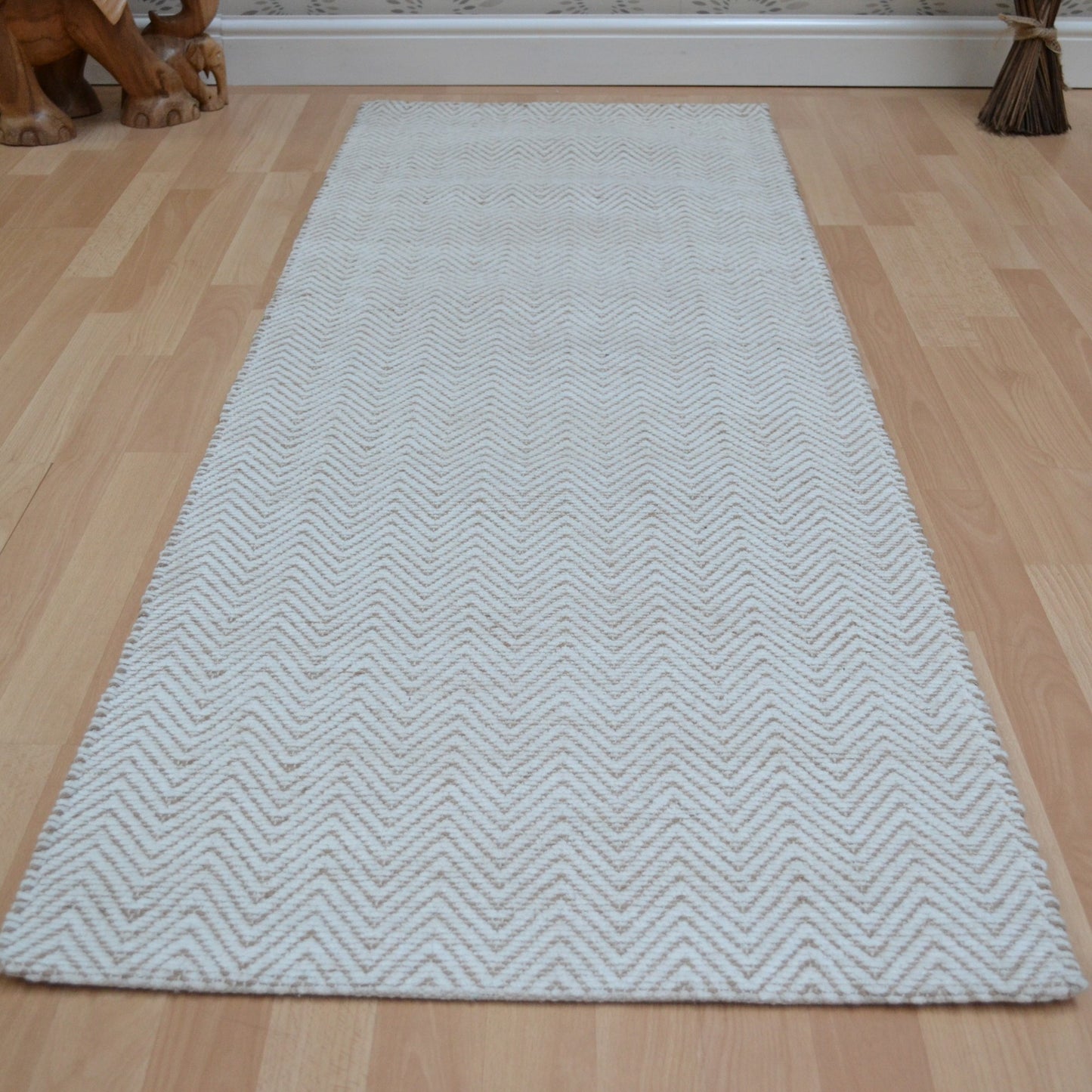 Ives Modern Chevron Pattern Hallway Runner Rug in Natural Cream