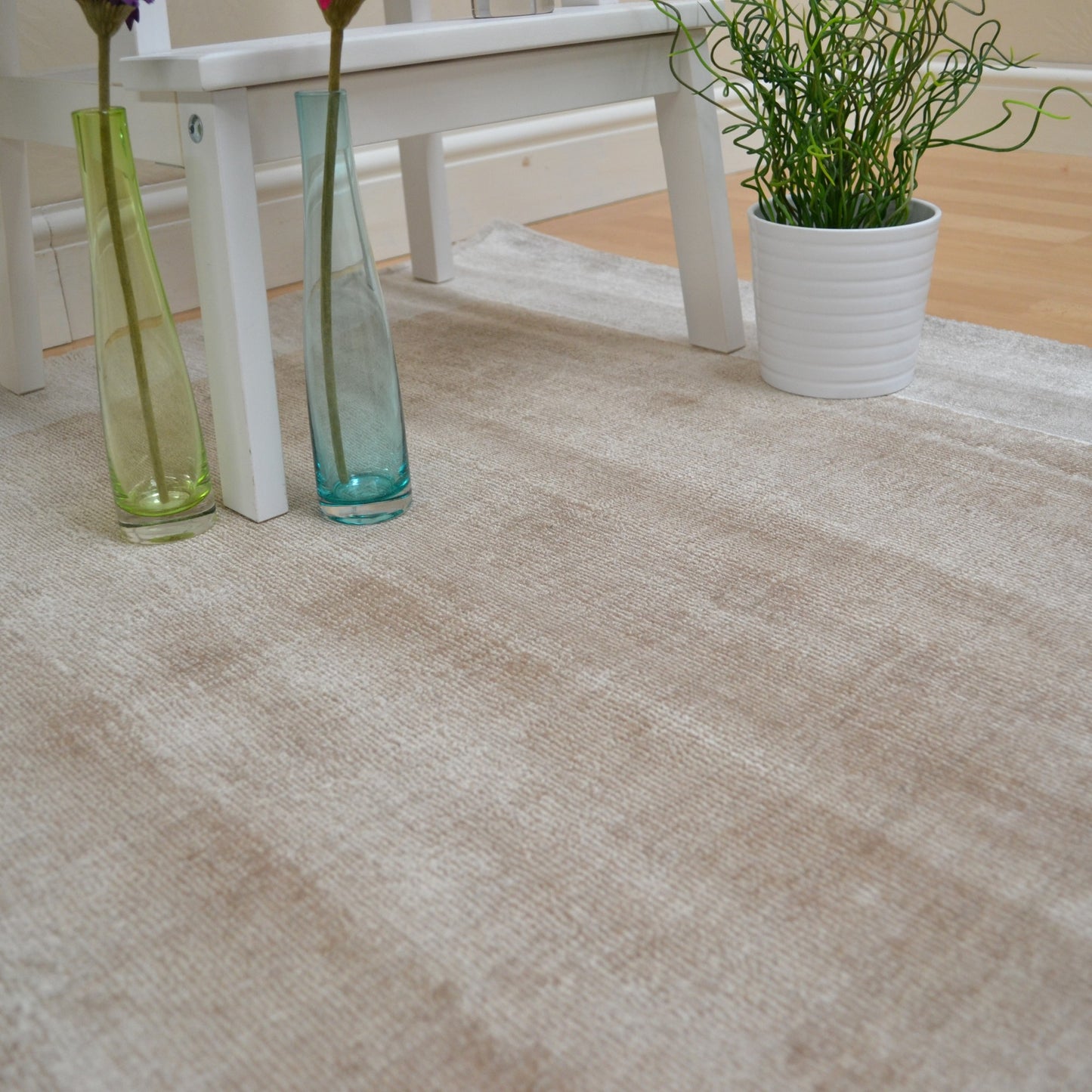 Blade Border Rugs in Putty and Champagne