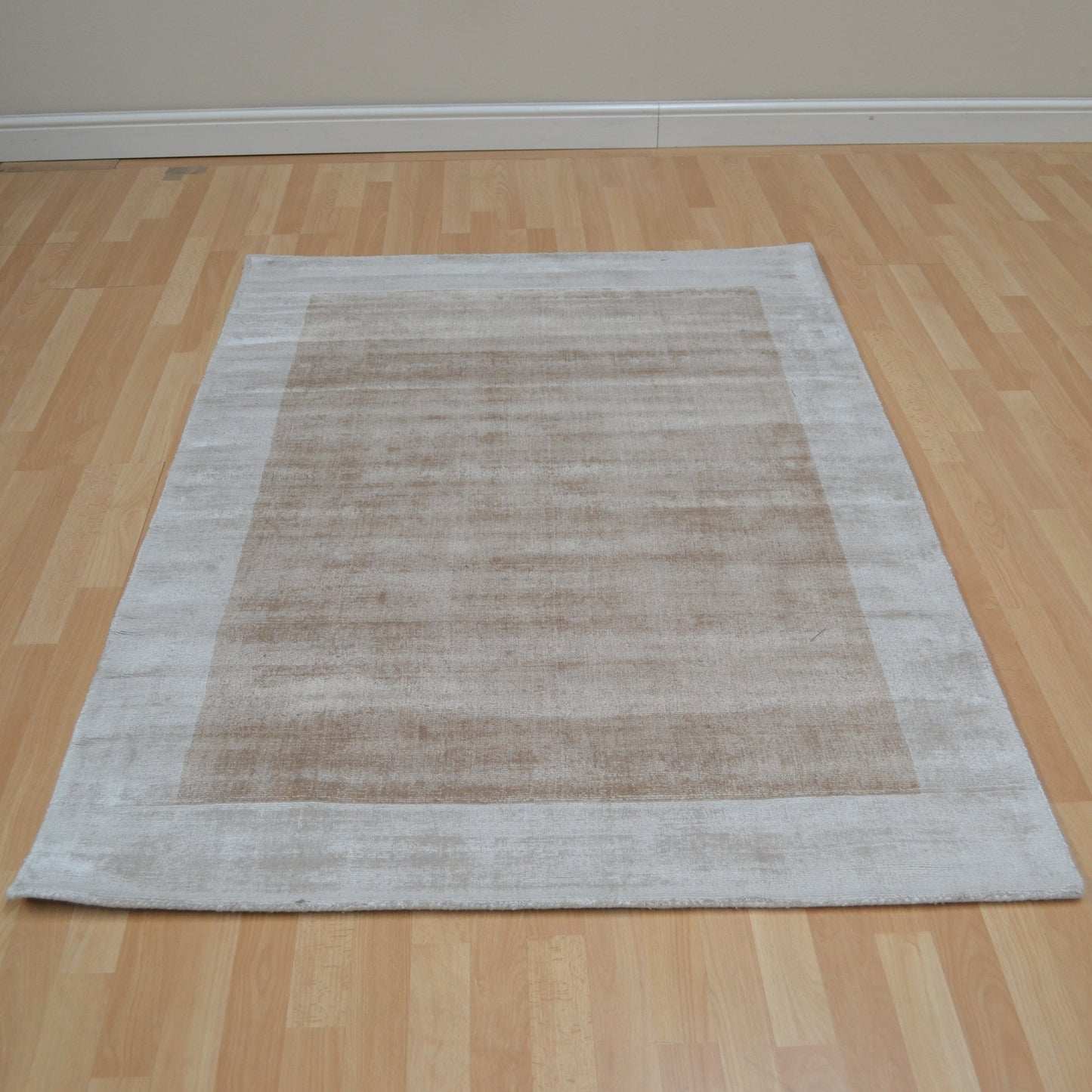Blade Border Rugs in Putty and Champagne