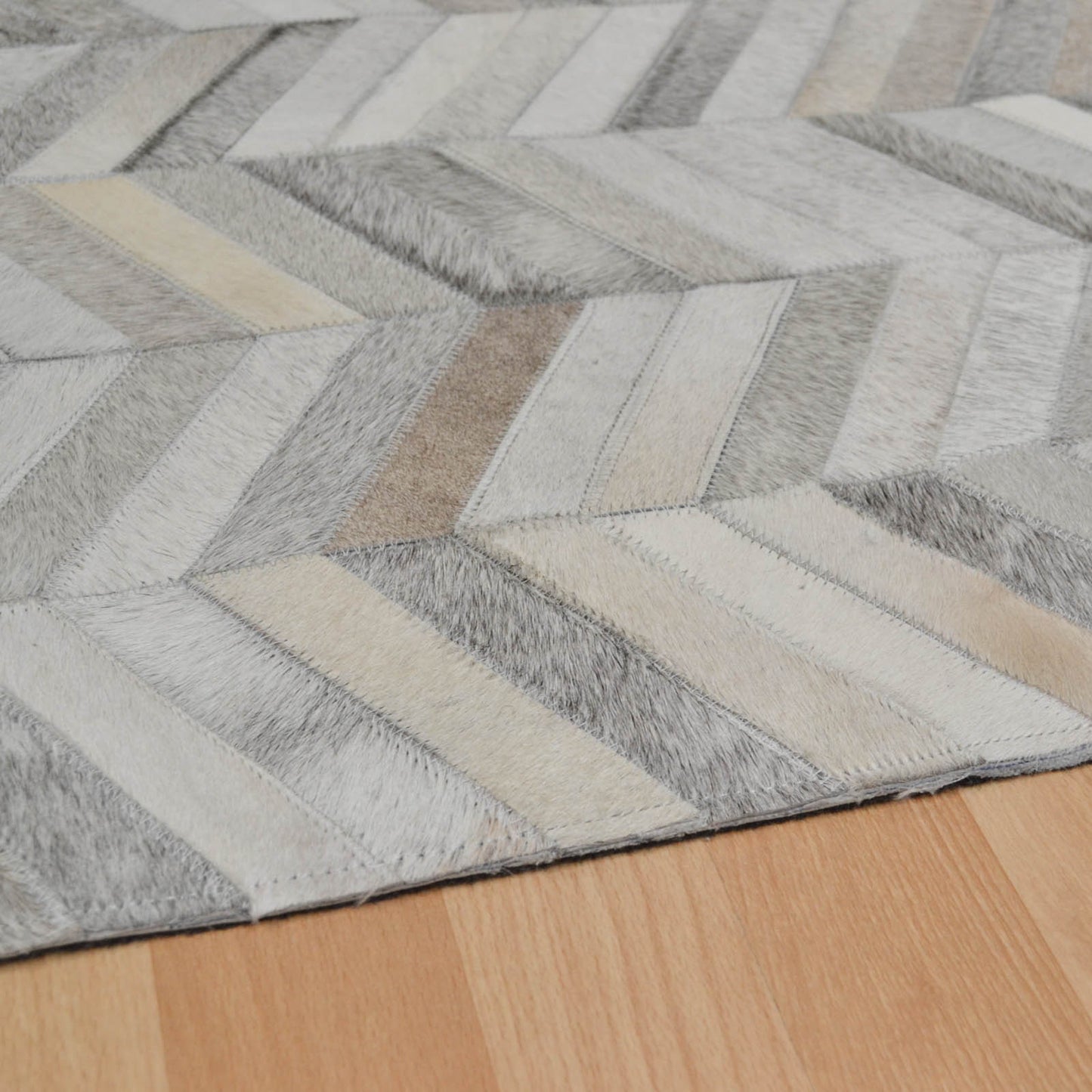 Gaucho Genuine Leather Patch Modern Chevron Rugs in Natural