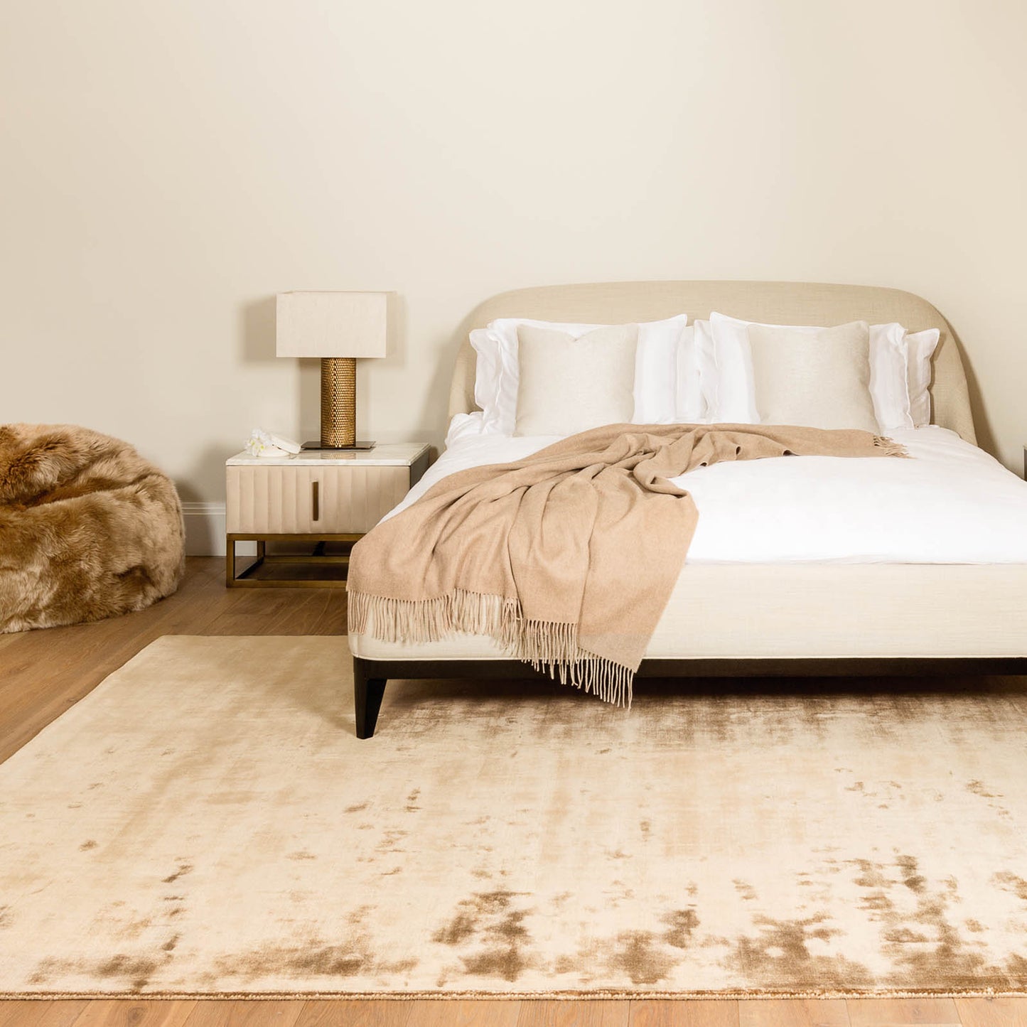 Katherine Carnaby Plain Chrome Designer Rug in Tan