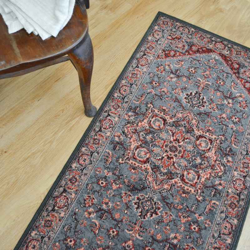 Royal Kashqai Traditional Wool Runner Rugs 4354 401 in Green