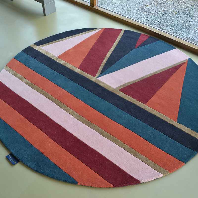 Sahara Round Rugs 56105 by Ted Baker in Burgundy