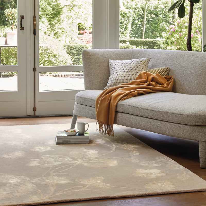 Wild Strawberry Rugs 38201 by Wedgwood