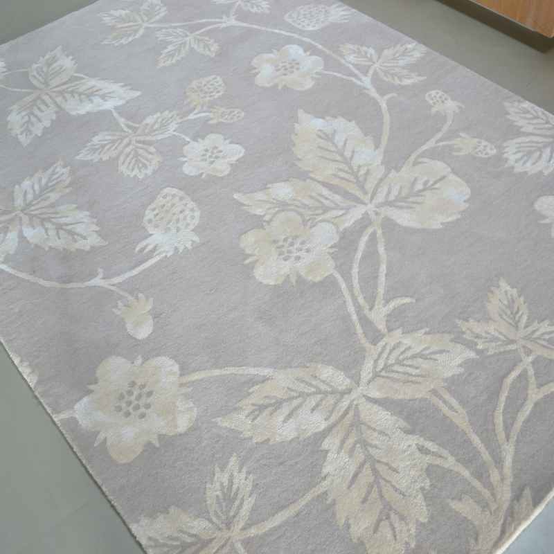Wild Strawberry Rugs 38201 by Wedgwood