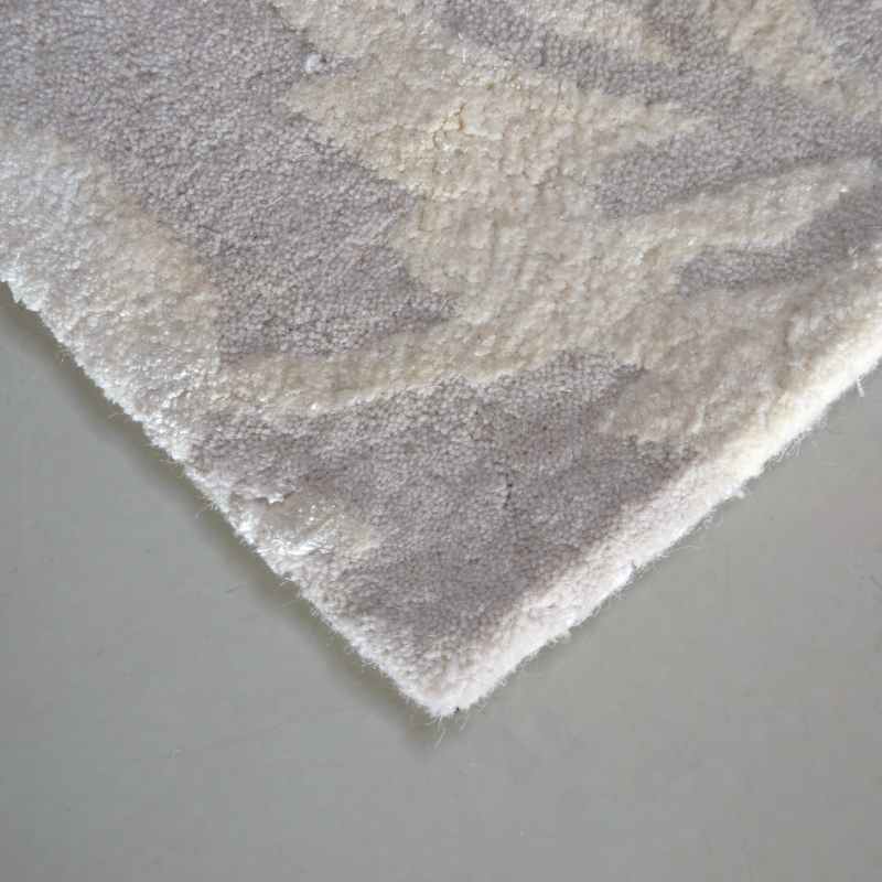 Wild Strawberry Rugs 38201 by Wedgwood