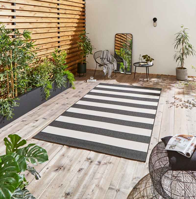 Santa Monica 48644 Indoor Outdoor Stripe Rug in Black White