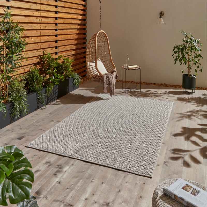 Stitch 9682 Indoor Outdoor Rug in Beige Black