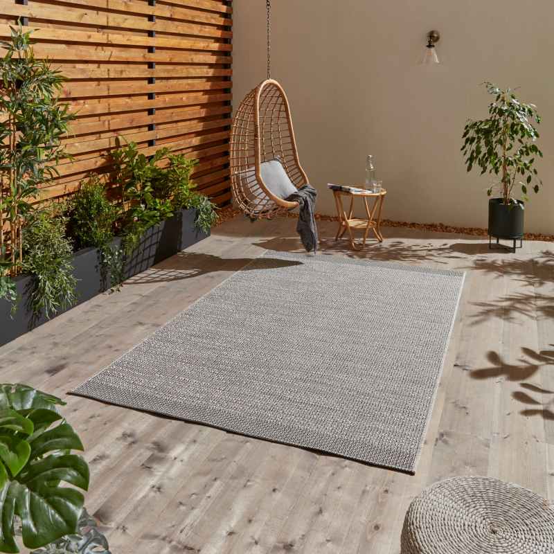 Stitch 9682 Indoor Outdoor Rug in Silver Black