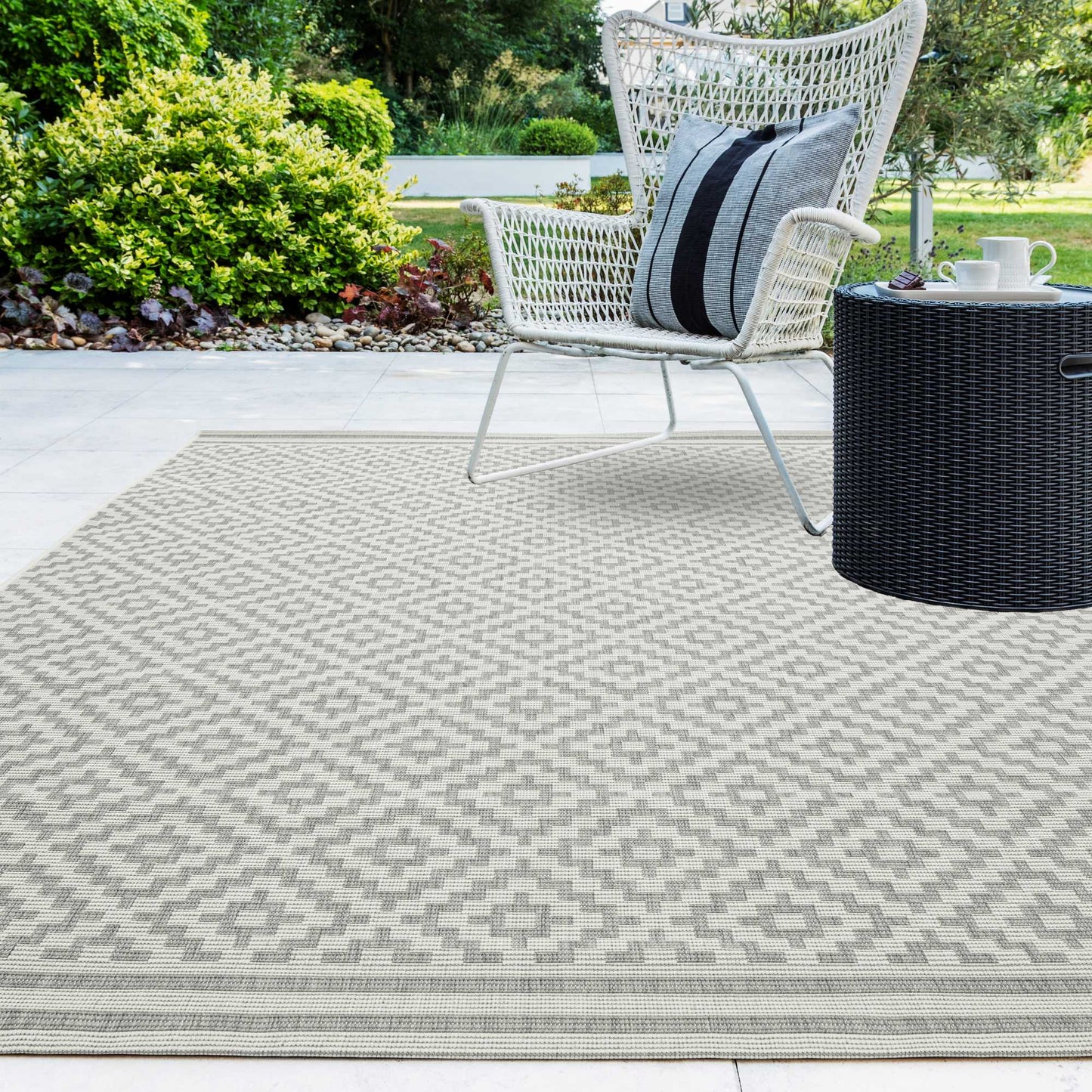 Patio Diamond PAT11 Geometric Indoor Outdoor Rugs in Grey