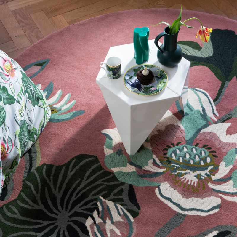 Waterlily Round Rugs 38602 by Wedgwood in Dusty Rose Pink