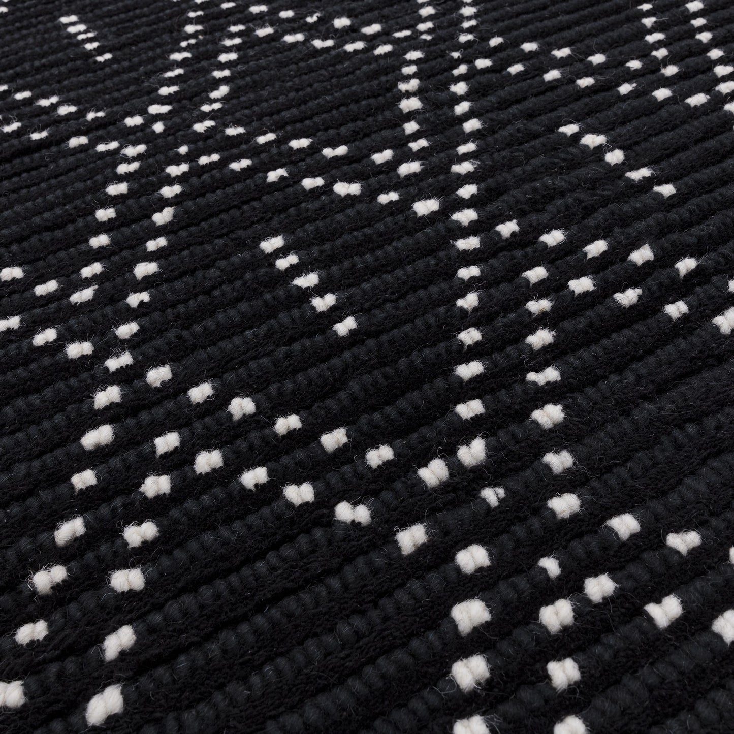 Nepal Boho Diamond Berber Wool Rugs in Black Cream