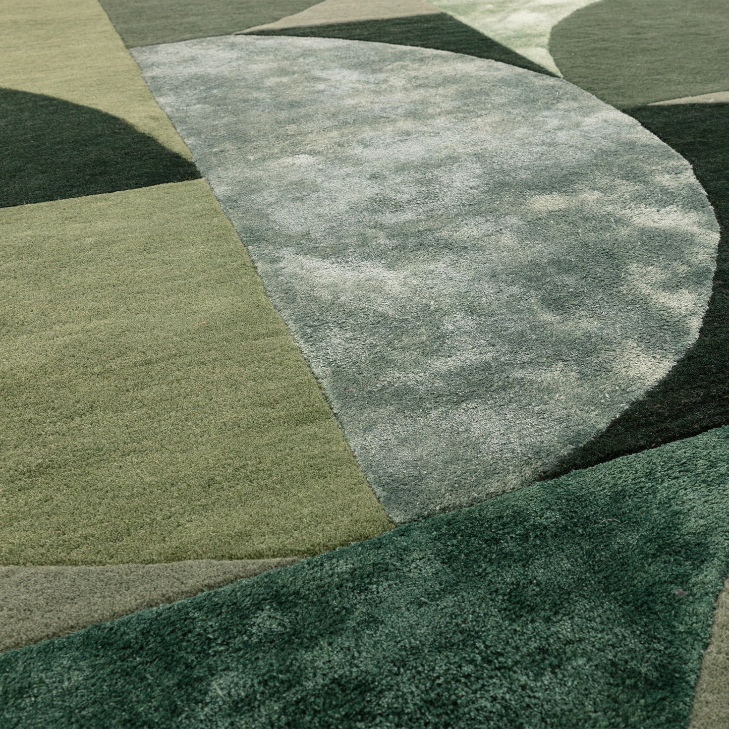 Matrix Oval Geometric Wool Rug in 75 Forest Green