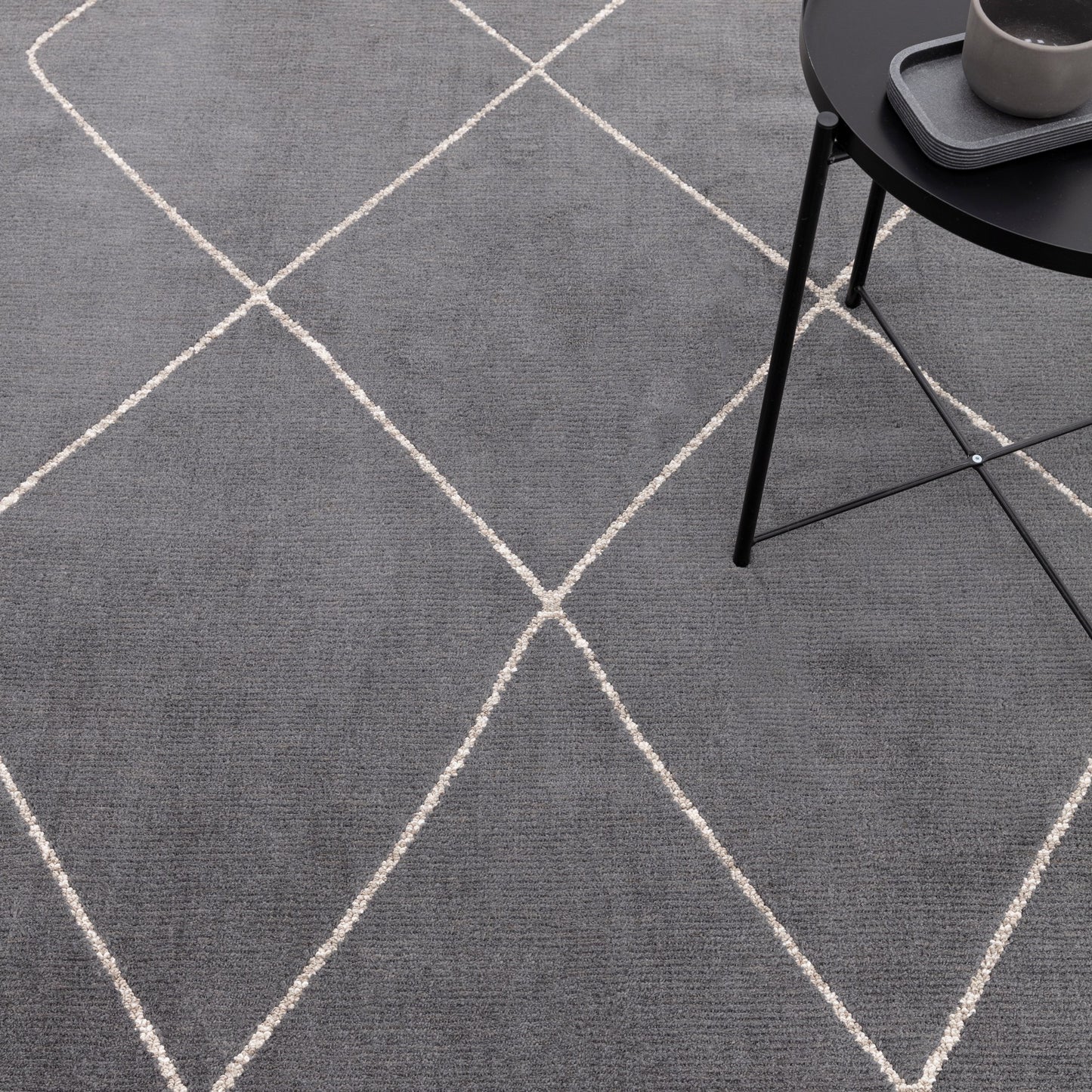 Mason Diamond Geometric Modern Abstract Rugs in Black