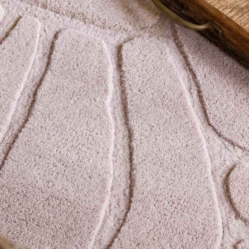Coleby Petals Wool Rugs 078802 by Laura Ashley in Chalk Pink
