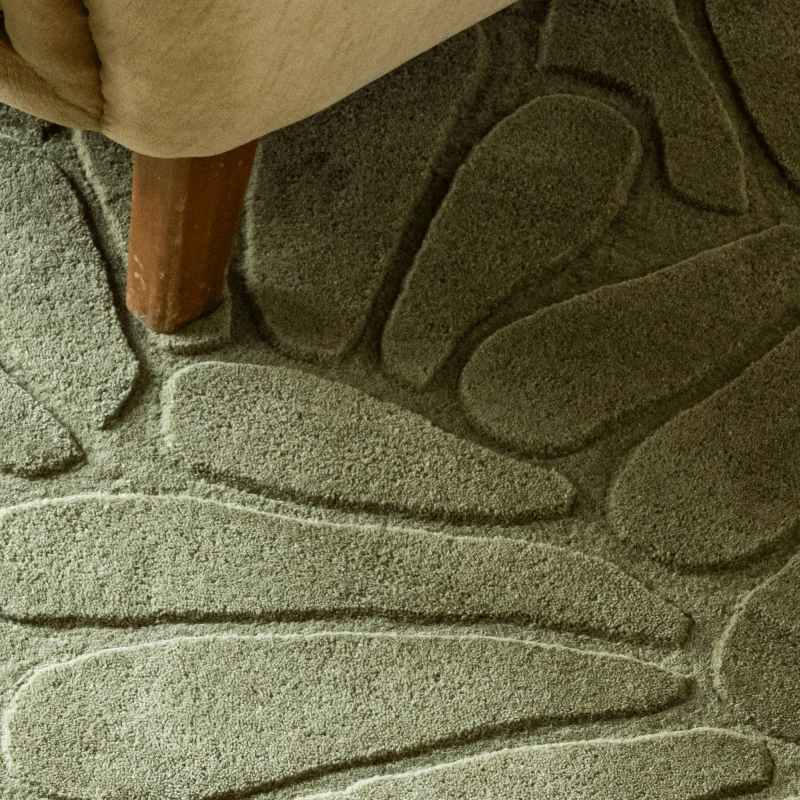 Coleby Petals Wool Rugs 078807 by Laura Ashley in Hedgerow Green