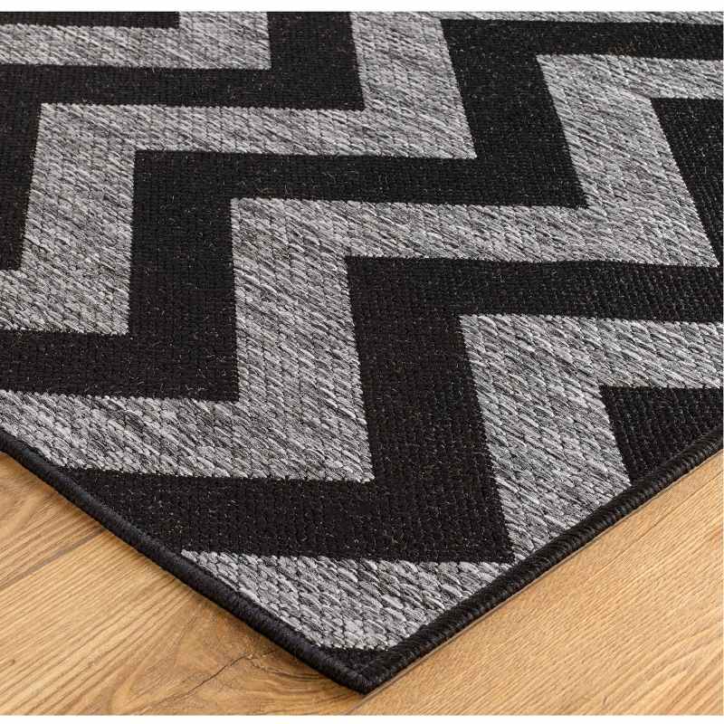 Moda Chevron Rugs in Black