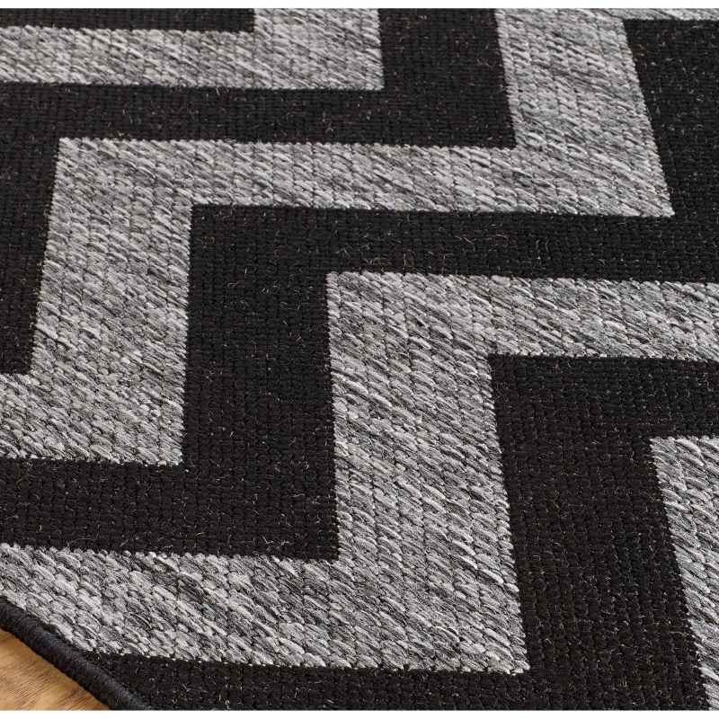 Moda Chevron Rugs in Black
