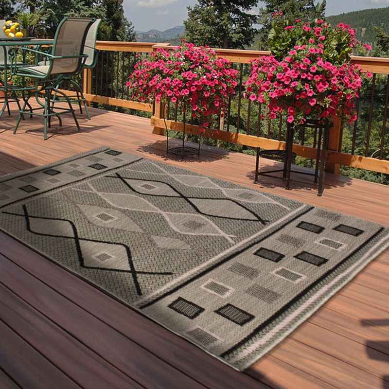 Indoor Outdoor Oasis Rugs in Green by Rugstyle