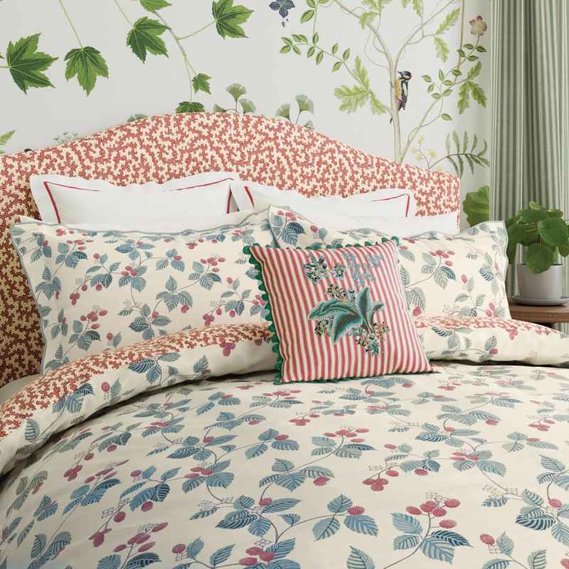 Rubus Floral Bedding by Sanderson in Raspberry Pink