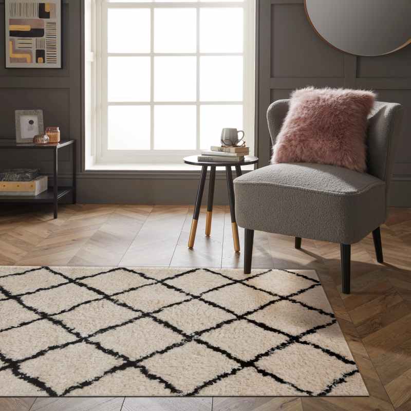 Tahira Berber Diamond Shaggy Rug in Cream White
