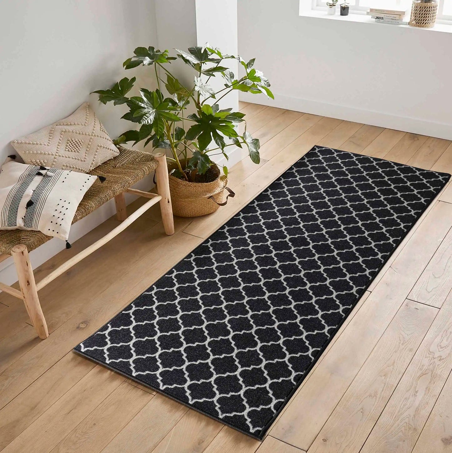 Washable Gel-Back Havana Trellis Black Rug