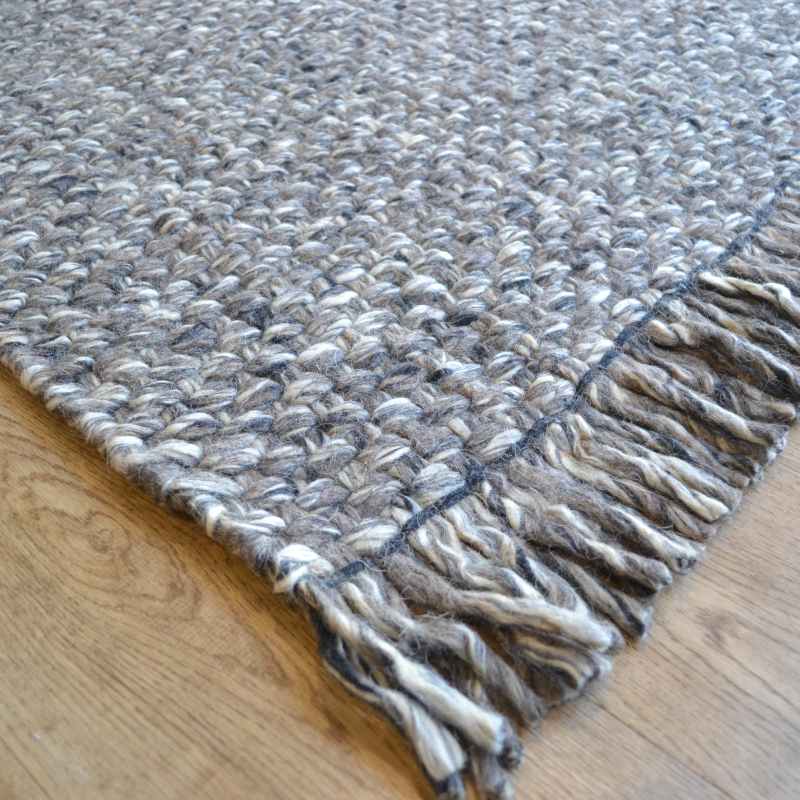 Bergen Plain Tassel Wool Rugs in Charcoal Grey