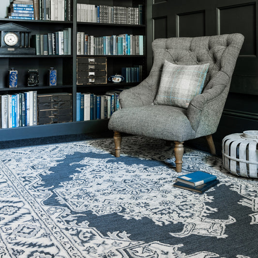 Bronte Traditional Wool Rugs in Shadow Blue