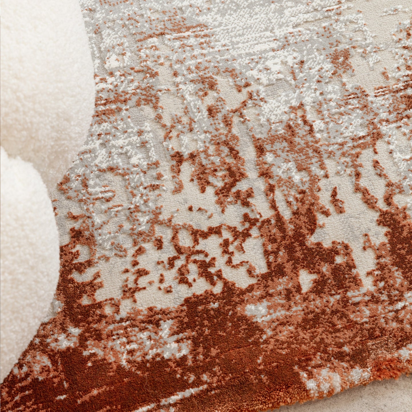 Kuza Border Modern Distressed Rug in Terracotta Orange