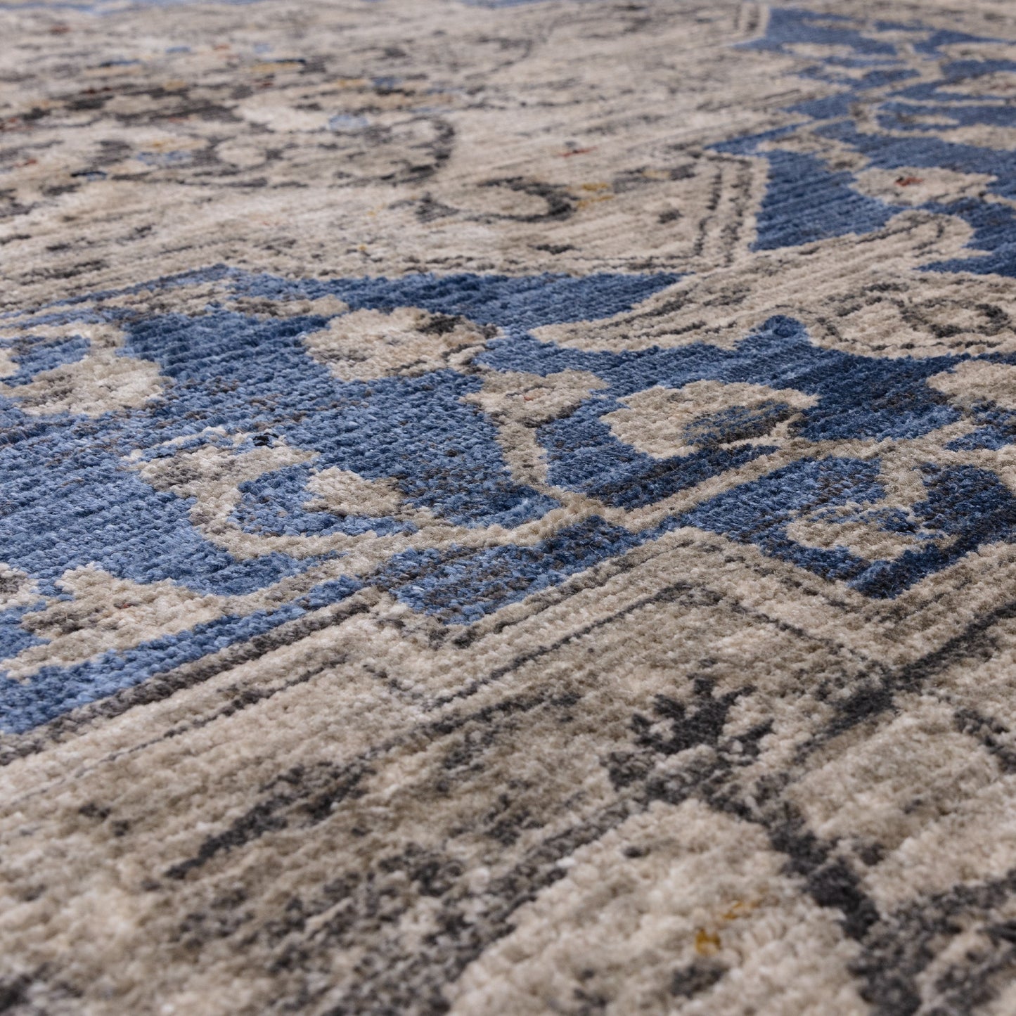 Sovereign Medallion Persian Traditional Rugs in Blue