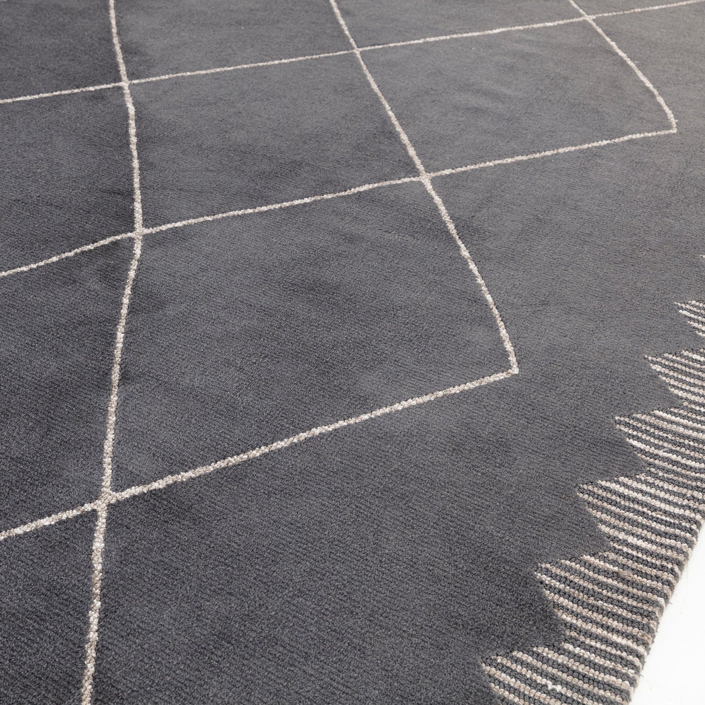 Mason Diamond Geometric Modern Abstract Rugs in Black