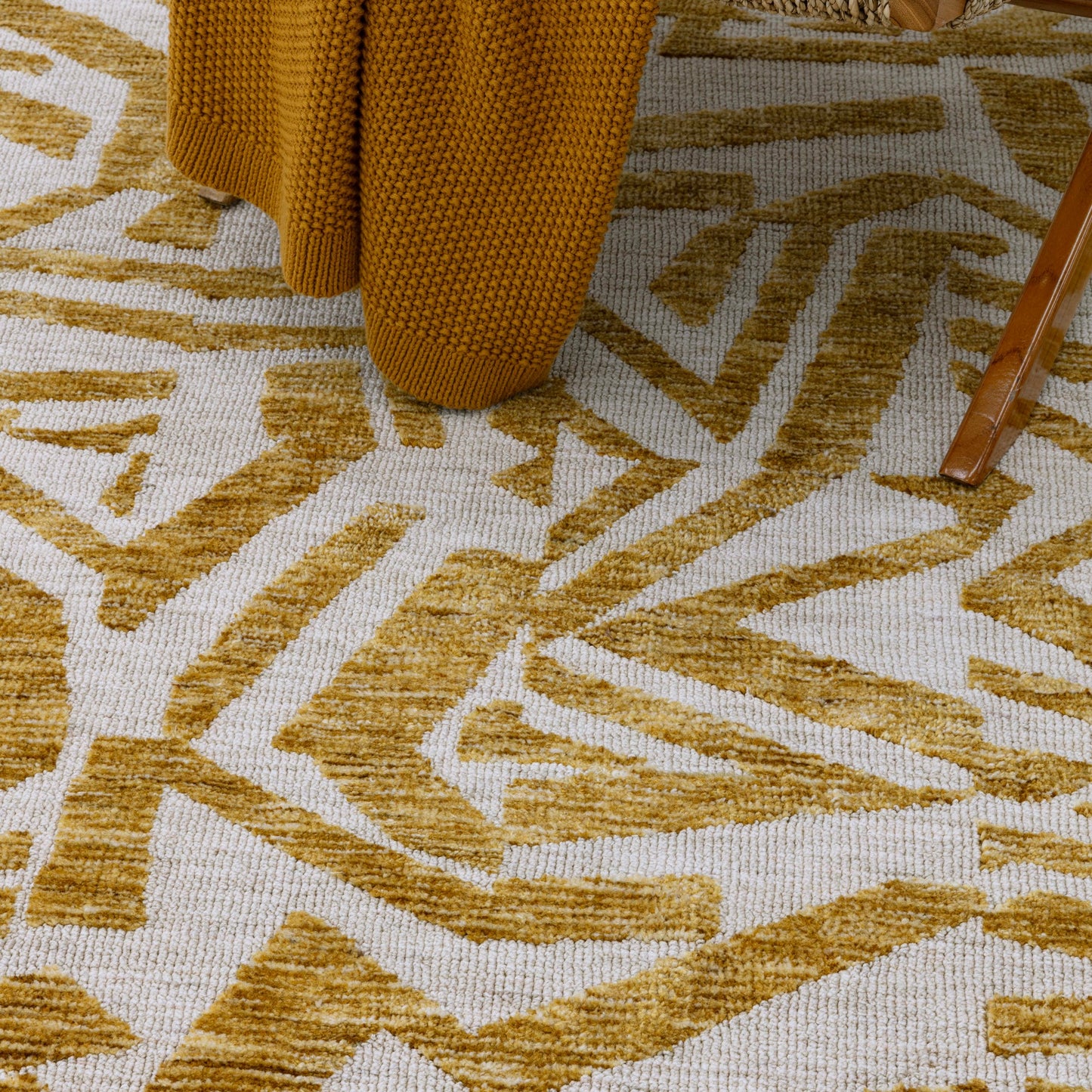 Mason Scatter Modern Abstract Rugs in Yellow Gold