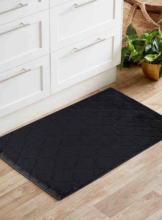 Washable 9mm Gel-Back Ivy Trellis Black Rug