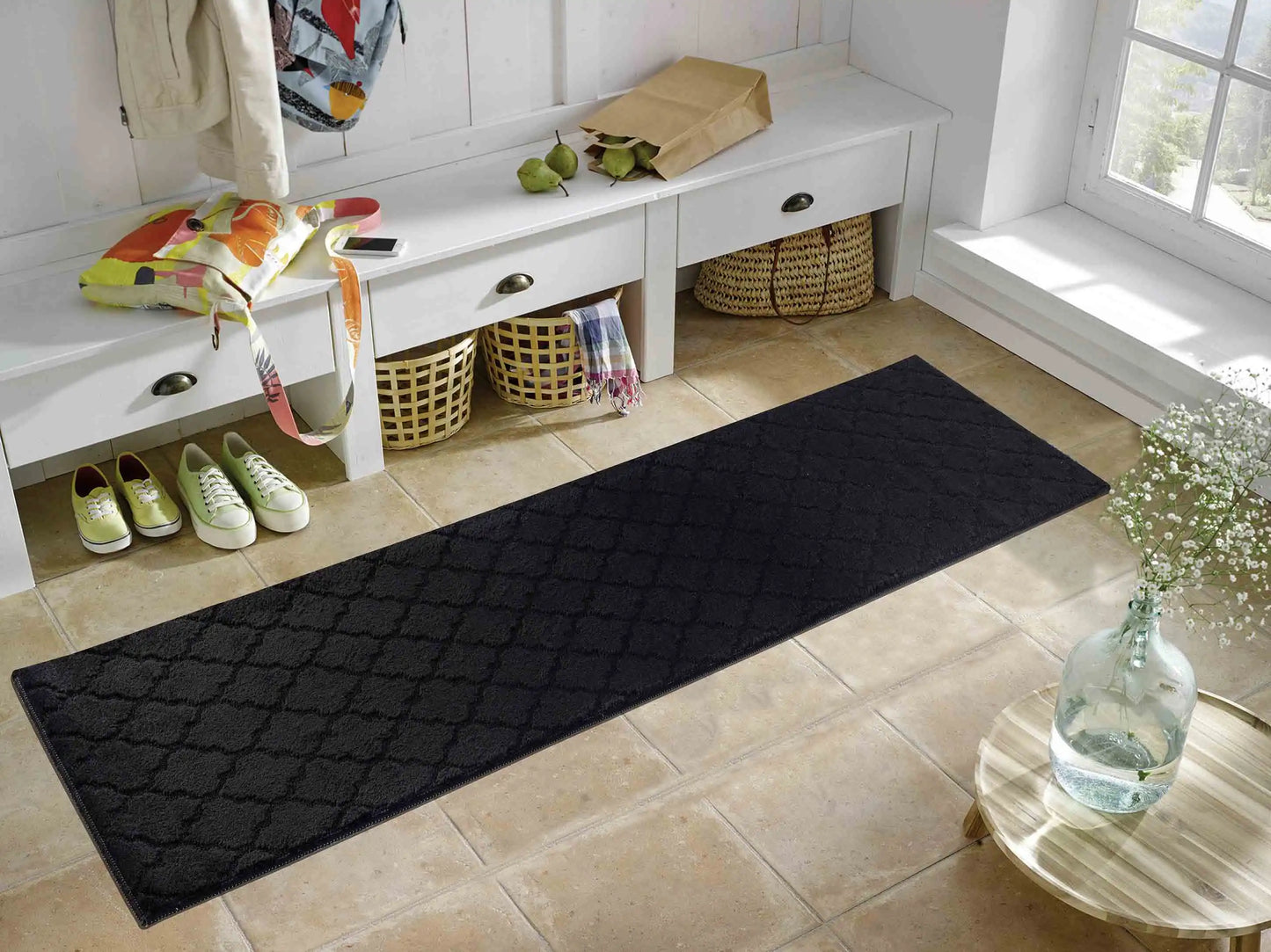 Washable 9mm Gel-Back Ivy Trellis Black Rug