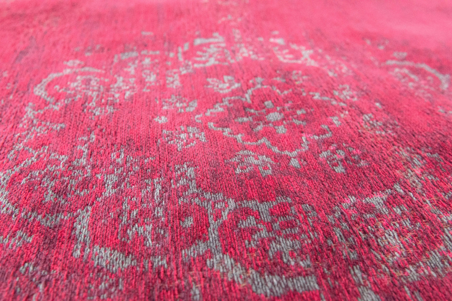 Fading World 8260 Scarlet Washable
