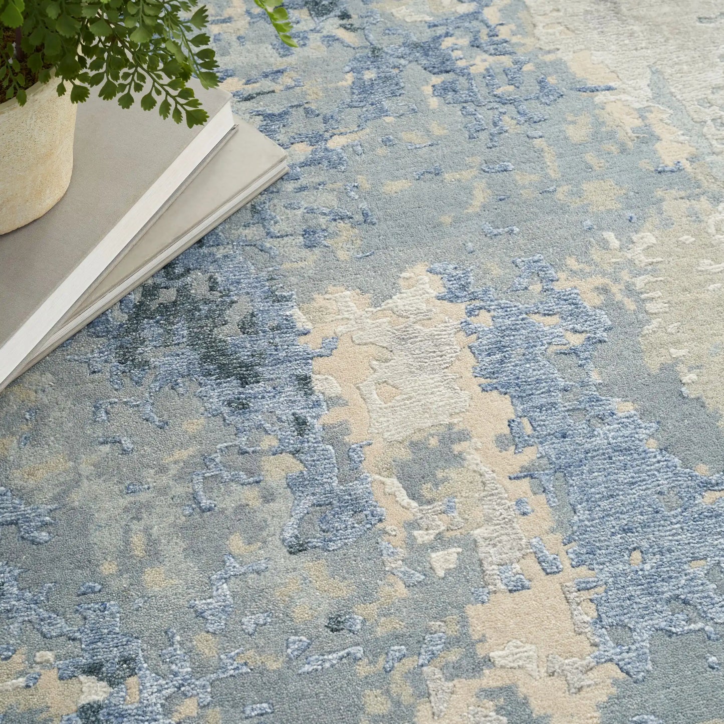 Silk Shadows SHA21 Blue Sky Rug RS
