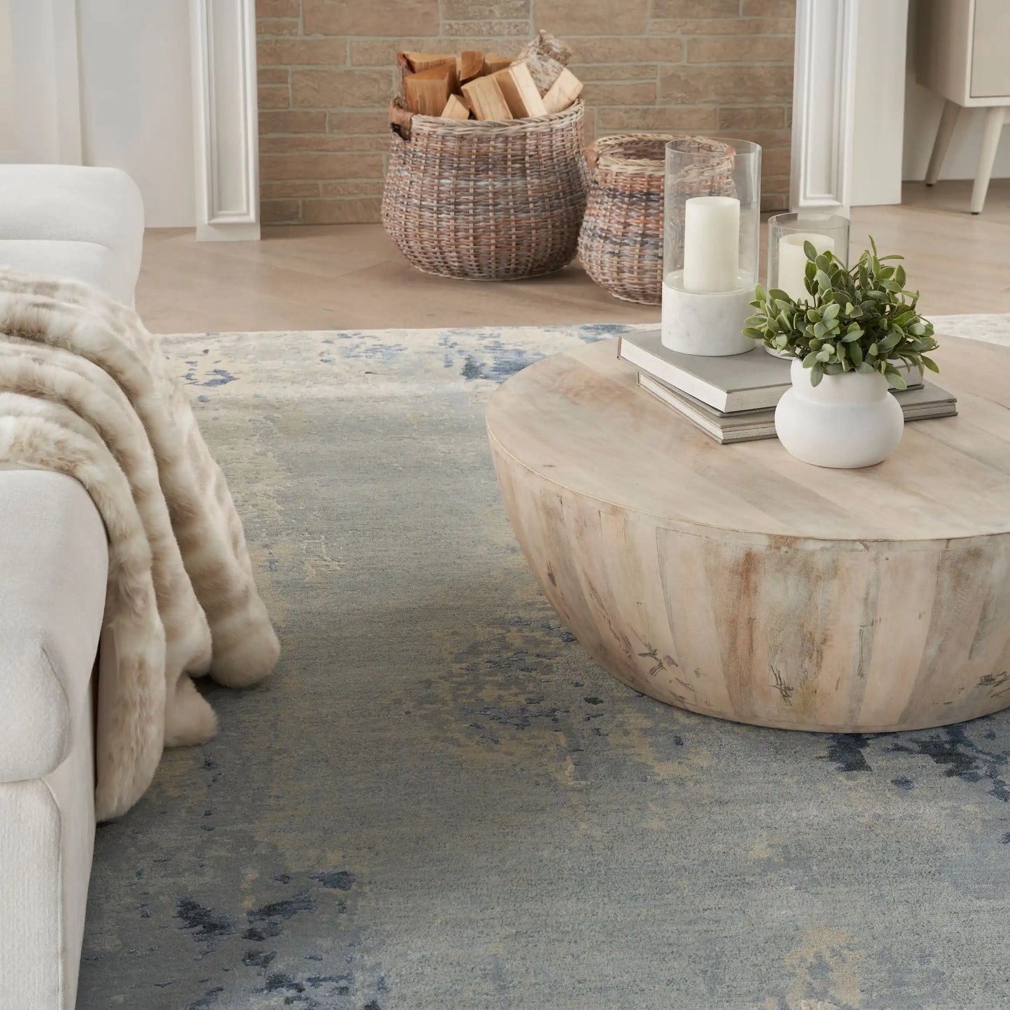 Silk Shadows SHA21 Blue Sky Rug RS