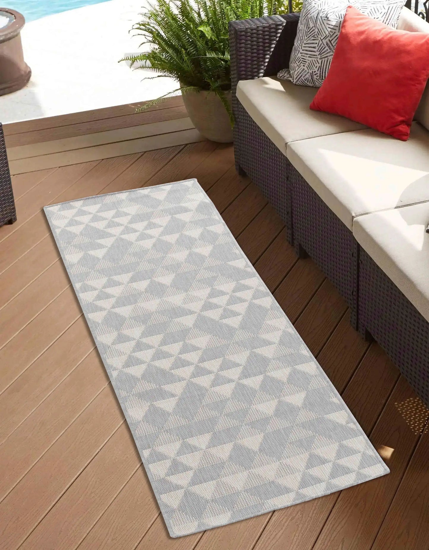 Sky Outdoor Triangle Silver Rug